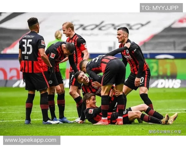 德甲赛场风云再起,美因茨主场失利,法兰克福全取三分 德甲赛场风云再起,美因茨主场失利,法兰克福全取三分