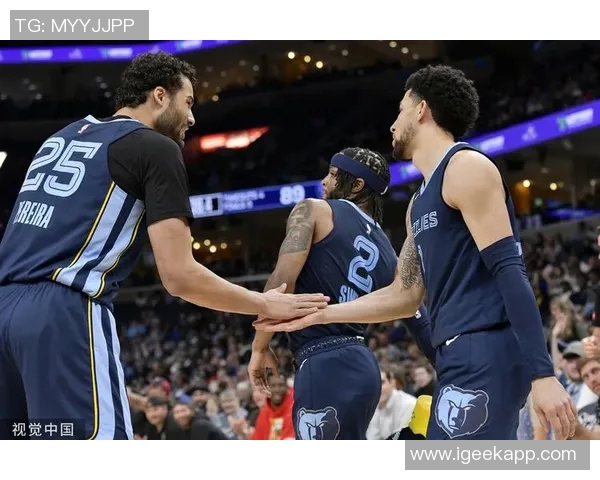 爵士队主场大胜灰熊,信心大增 爵士队主场大胜灰熊,信心大增
